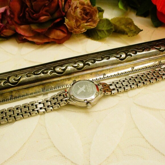 EDDIE BAUER Classic Dress Bracelet Watch ~ VINTAGE Quartz Silver Burgundy Watch - Picture 13 of 13